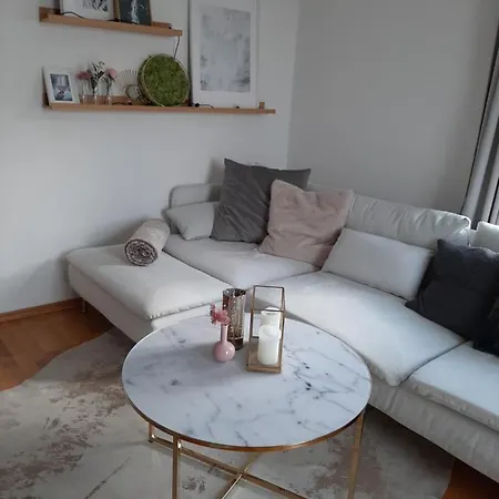 In Am Woerthersee Mit Seezugang Apartment