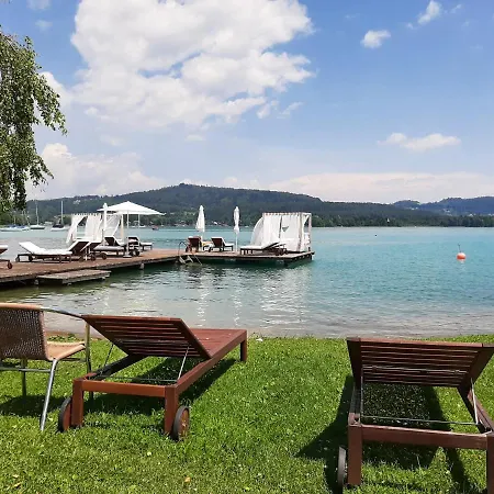 In Am Woerthersee Mit Seezugang 아파트 *
