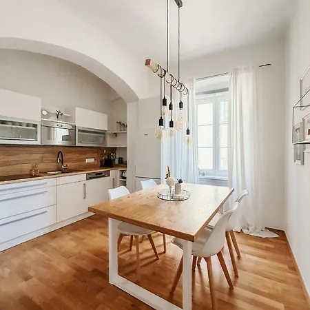 In Am Woerthersee Mit Seezugang Apartman